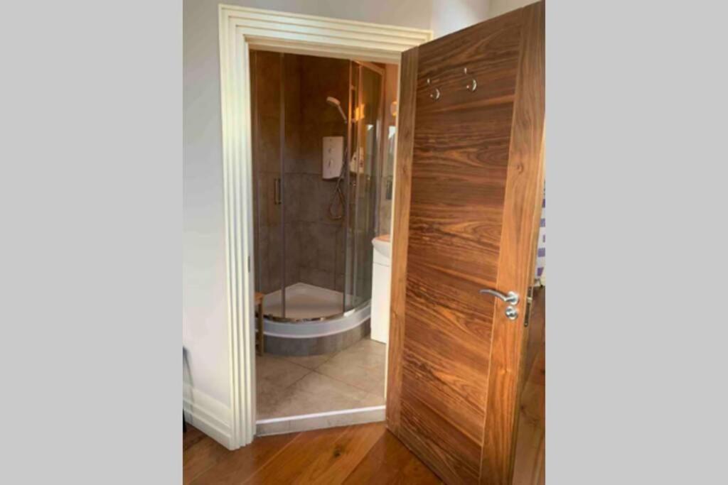 Centre Of Dingle Town - Luxury Holiday Apartment 外观 照片
